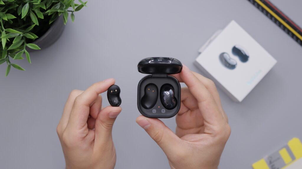 Best earbuds for small ears - samsung galaxy buds